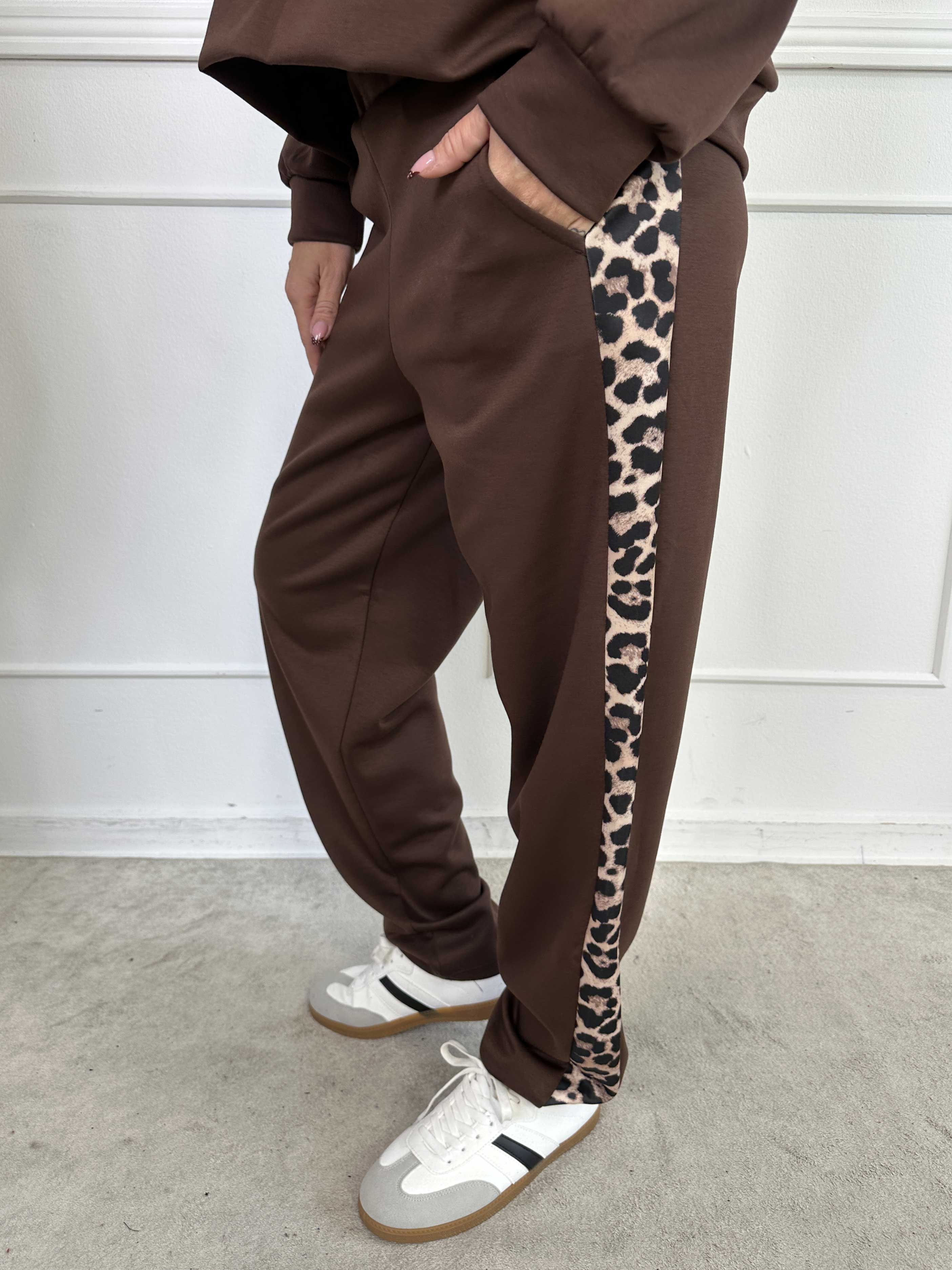 Rosita - Mjukisset med ränder i leopardmönster